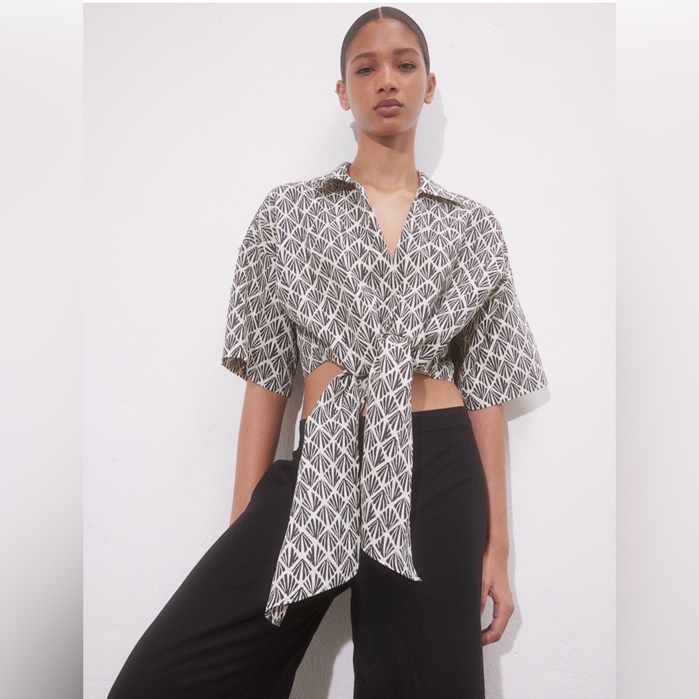 H&M Black & White Tie Front Crop Blouse | Short Sleeve | Size S Resortwear